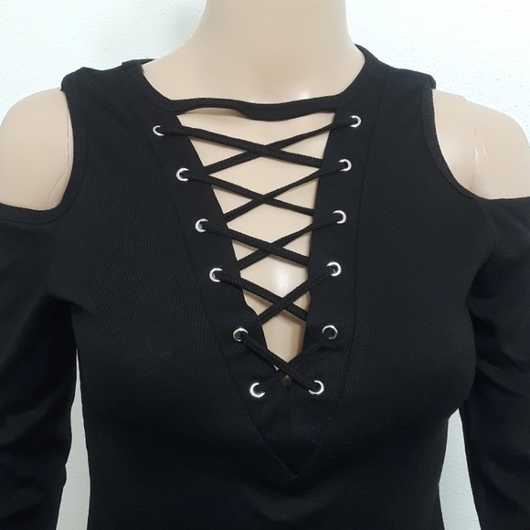 Charming black crisscross plunge neck full sleeve - Picture 3 of 3